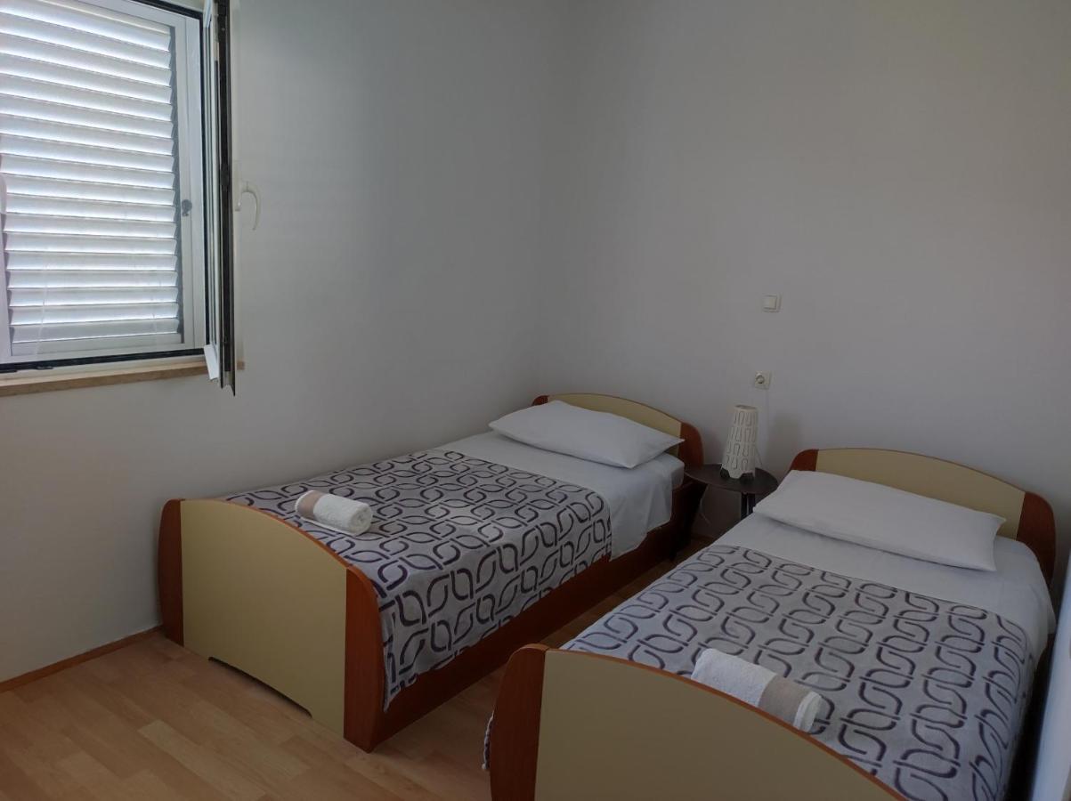 Apartments Kampor Damira Rab Town Extérieur photo